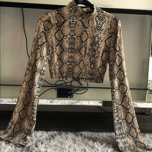 Long sleeve crop top